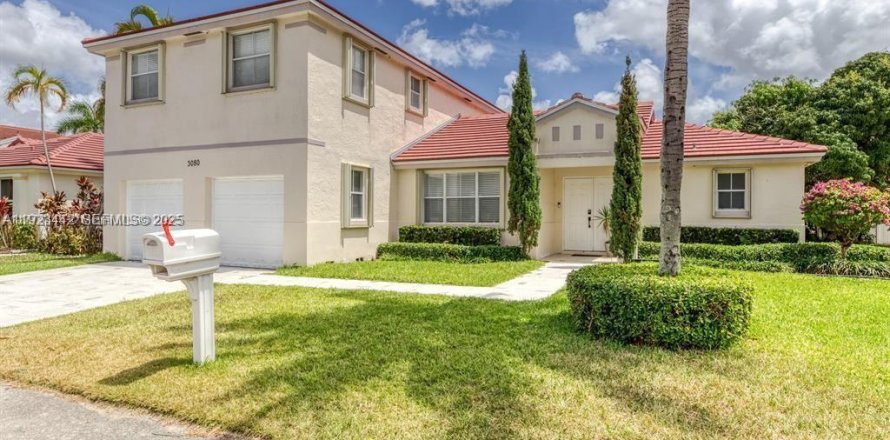 Casa en Margate, Florida 4 dormitorios, 208.38 m2 № 1977382