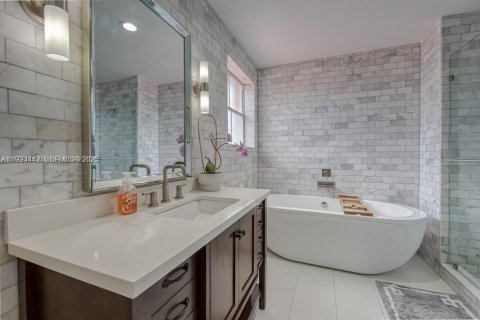 Casa en venta en Margate, Florida, 4 dormitorios, 208.38 m2 № 1977382 - foto 16