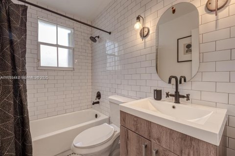 Casa en venta en Margate, Florida, 4 dormitorios, 208.38 m2 № 1977382 - foto 21