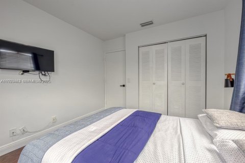 Casa en venta en Margate, Florida, 4 dormitorios, 208.38 m2 № 1977382 - foto 23