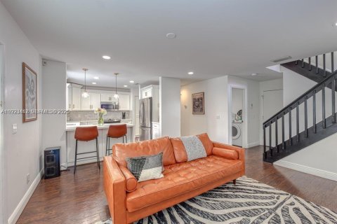 Casa en venta en Margate, Florida, 4 dormitorios, 208.38 m2 № 1977382 - foto 11