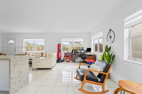 Villa ou maison à vendre à Miami, Floride: 3 chambres, 104.24 m2 № 2059948 - photo 6