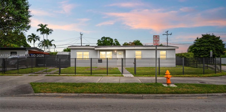 Villa ou maison à Miami, Floride 3 chambres, 104.24 m2 № 2059948