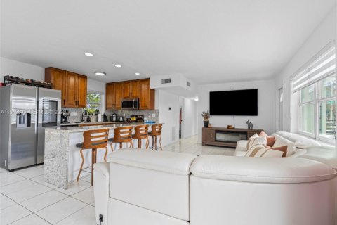 Villa ou maison à vendre à Miami, Floride: 3 chambres, 104.24 m2 № 2059948 - photo 5