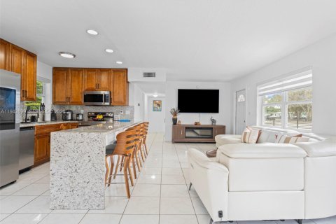 Villa ou maison à vendre à Miami, Floride: 3 chambres, 104.24 m2 № 2059948 - photo 4