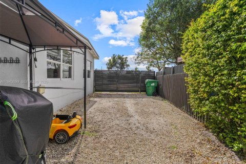 Villa ou maison à vendre à Miami, Floride: 3 chambres, 104.24 m2 № 2059948 - photo 27