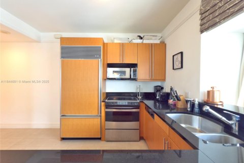Condo in Miami, Florida, 2 bedrooms  № 1940611 - photo 4