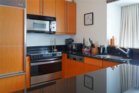Condo in Miami, Florida, 2 bedrooms  № 1940611 - photo 2