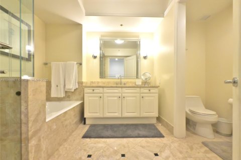 Condo in Miami, Florida, 2 bedrooms  № 1940611 - photo 30