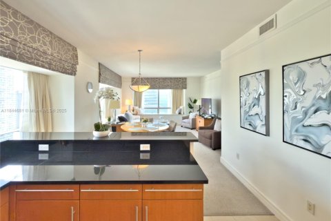 Condo in Miami, Florida, 2 bedrooms  № 1940611 - photo 5