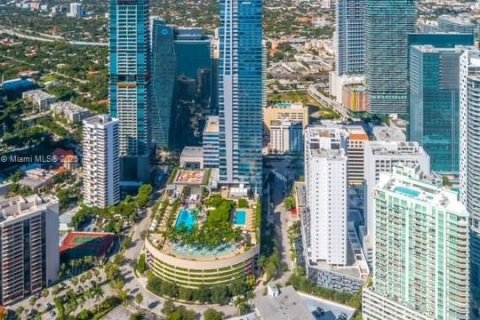 Condo in Miami, Florida, 2 bedrooms  № 1940611 - photo 1
