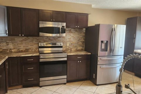 House in Tampa, Florida 3 bedrooms, 143.53 sq.m. № 2100300 - photo 8
