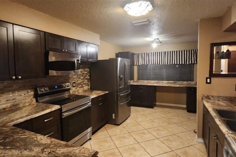 House in Tampa, Florida 3 bedrooms, 143.53 sq.m. № 2100300 - photo 7