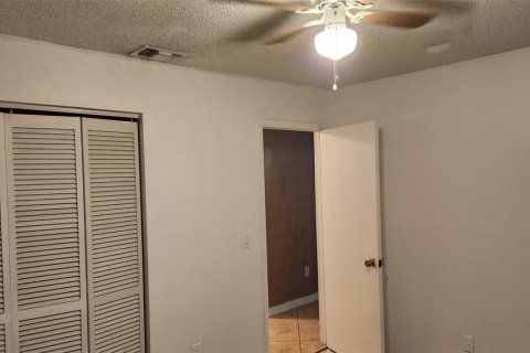 House in Tampa, Florida 3 bedrooms, 143.53 sq.m. № 2100300 - photo 15