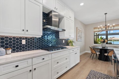 House in Venice, Florida 4 bedrooms, 277.96 sq.m. № 2322363 - photo 14