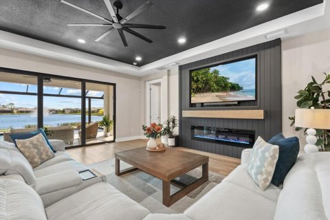 House in Venice, Florida 4 bedrooms, 277.96 sq.m. № 2322363 - photo 3