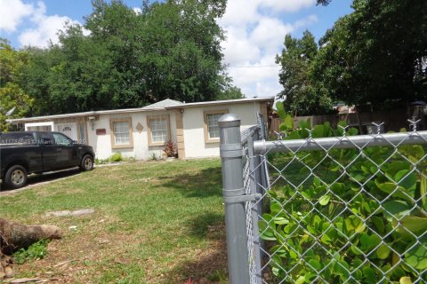 House in Miami, Florida 3 bedrooms, 72 sq.m. № 1920811 - photo 5