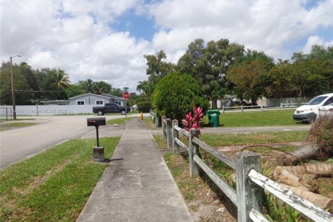 House in Miami, Florida 3 bedrooms, 72 sq.m. № 1920811 - photo 6