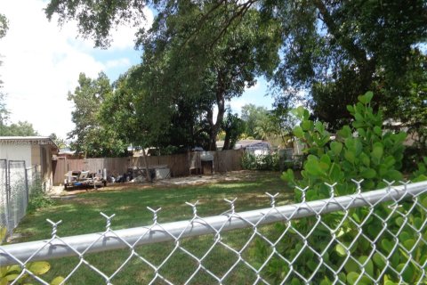 House in Miami, Florida 3 bedrooms, 72 sq.m. № 1920811 - photo 4