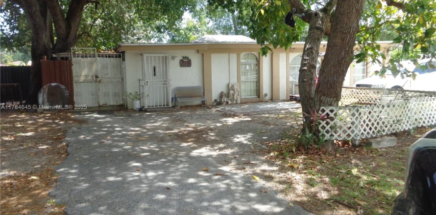 Casa en Miami, Florida 3 dormitorios, 72 m2 № 1920811