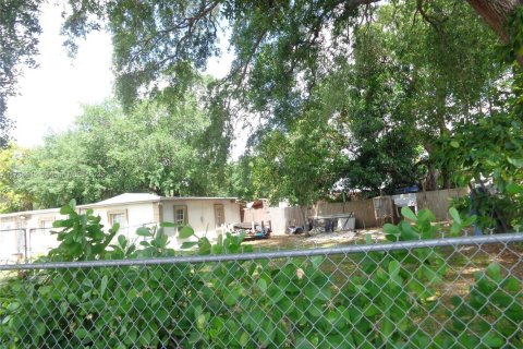 House in Miami, Florida 3 bedrooms, 72 sq.m. № 1920811 - photo 3