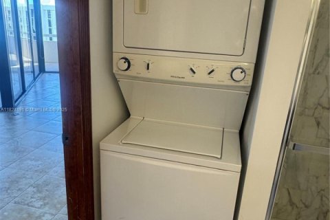 Copropriété à vendre à Miami, Floride: 2 chambres, 121.89 m2 № 1958428 - photo 1