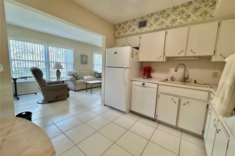 Condo in Clearwater, Florida, 2 bedrooms № 2115842 - photo 9