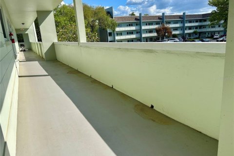 Condo in Clearwater, Florida, 2 bedrooms № 2115842 - photo 4