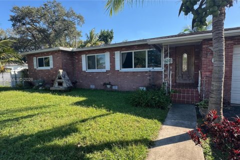 Дом в Майами, Флорида 3 спальни, 180.23м2 № 1995386