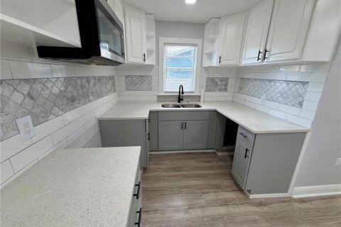 Villa ou maison à vendre à Saint Petersburg, Floride: 4 chambres, 140.75 m2 № 2406963 - photo 14