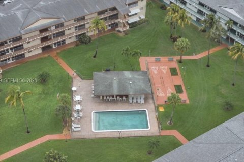 Condo in Hollywood, Florida, 1 bedroom № 2090519 - photo 18