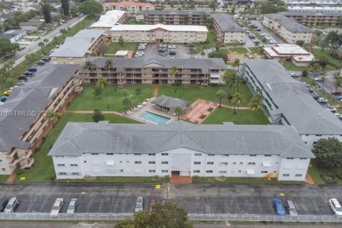 Condo in Hollywood, Florida, 1 bedroom № 2090519 - photo 28