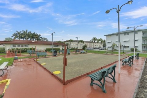 Condo in Hollywood, Florida, 1 bedroom № 2090519 - photo 26