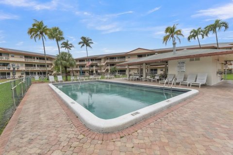 Condo in Hollywood, Florida, 1 bedroom № 2090519 - photo 27