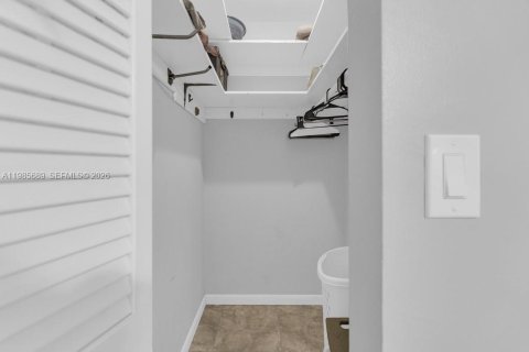 Condo in Hollywood, Florida, 1 bedroom № 2090519 - photo 7