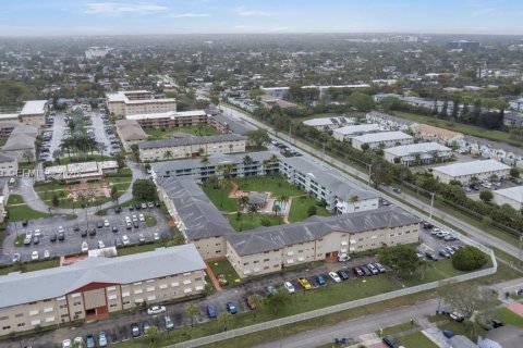Condo in Hollywood, Florida, 1 bedroom № 2090519 - photo 29