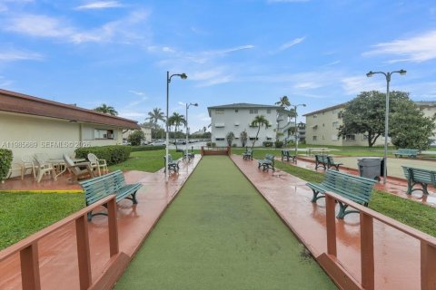Condo in Hollywood, Florida, 1 bedroom № 2090519 - photo 24