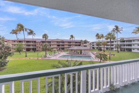 Condo in Hollywood, Florida, 1 bedroom № 2090519 - photo 23