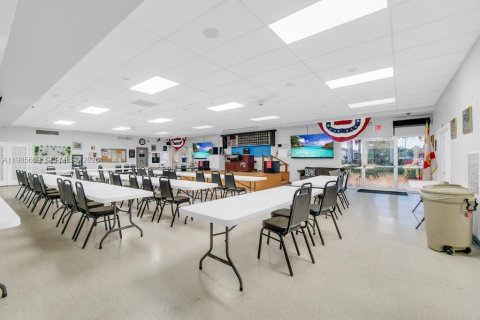 Condo in Hollywood, Florida, 1 bedroom № 2090519 - photo 17
