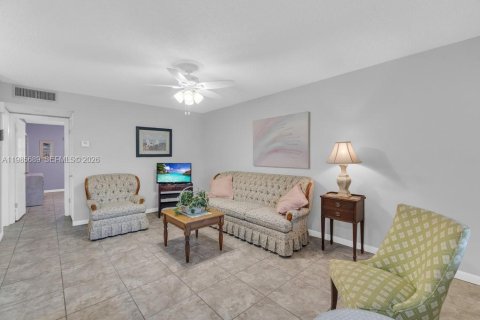 Condo in Hollywood, Florida, 1 bedroom № 2090519 - photo 14