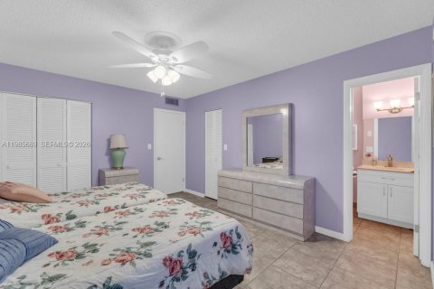 Condo in Hollywood, Florida, 1 bedroom № 2090519 - photo 6