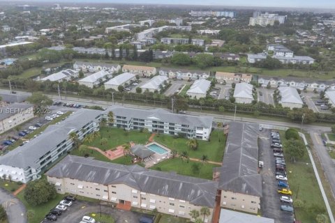 Condo in Hollywood, Florida, 1 bedroom № 2090519 - photo 30