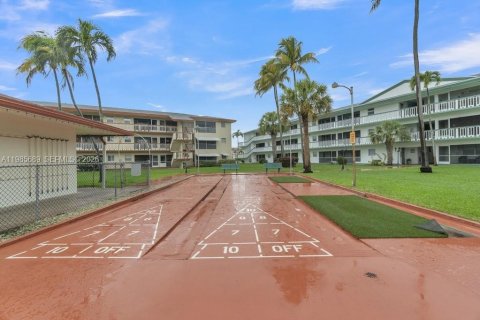 Condo in Hollywood, Florida, 1 bedroom № 2090519 - photo 25