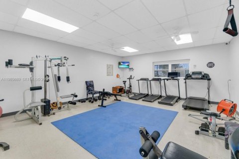 Condo in Hollywood, Florida, 1 bedroom № 2090519 - photo 21