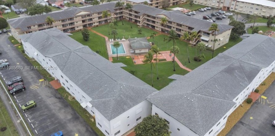 Condo in Hollywood, Florida, 1 bedroom № 2090519