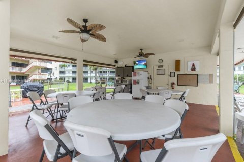 Condo in Hollywood, Florida, 1 bedroom № 2090519 - photo 22