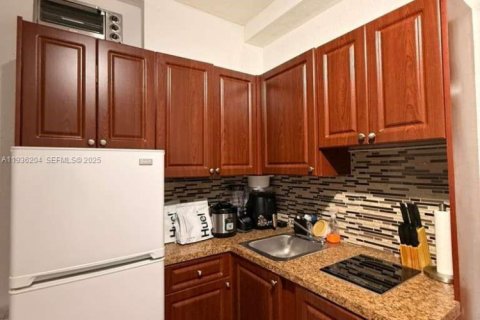 Copropriété à louer à Miami Beach, Floride: 30.19 m2 № 1994251 - photo 4