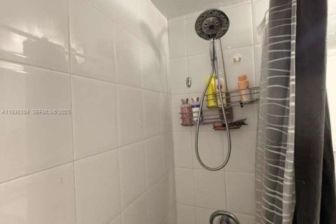 Copropriété à louer à Miami Beach, Floride: 30.19 m2 № 1994251 - photo 7