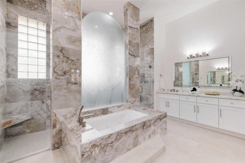 Villa ou maison à vendre à Plantation, Floride: 6 chambres, 399.29 m2 № 2340425 - photo 14