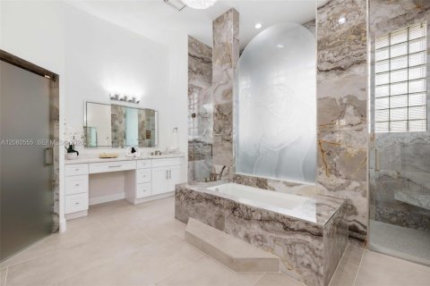 Villa ou maison à vendre à Plantation, Floride: 6 chambres, 399.29 m2 № 2340425 - photo 10